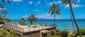 Spectacular Ocean Views! Remodeled Top Floor Condo at Hale Ono Loa #411