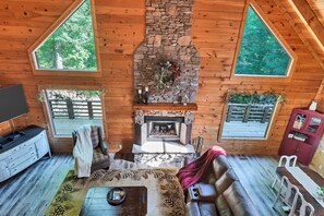 TV, caminetto, lettore DVD