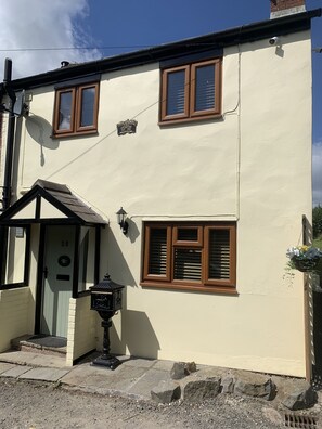 Exterior - Spring Cottage, Est. 1850 (Worthen)