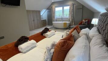 Cabin | 4 bedrooms, iron/ironing board, free WiFi, bed sheets