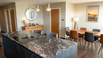 Cabin | Dining