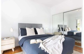 4 bedrooms, desk, iron/ironing board, WiFi (free)