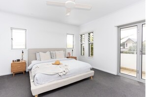 4 bedrooms, free WiFi - On Northpoint at Salt (Kingscliff)