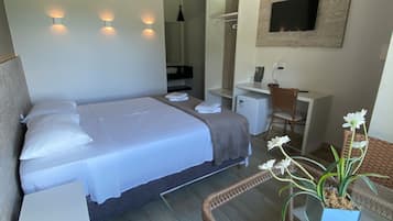 Quarto casal romântico | Escrivaninha, espaço de trabalho para notebook, cortinas blackout