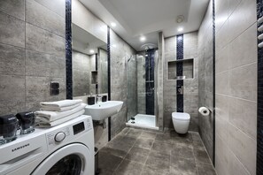 Gallery Studio Suite | Bathroom