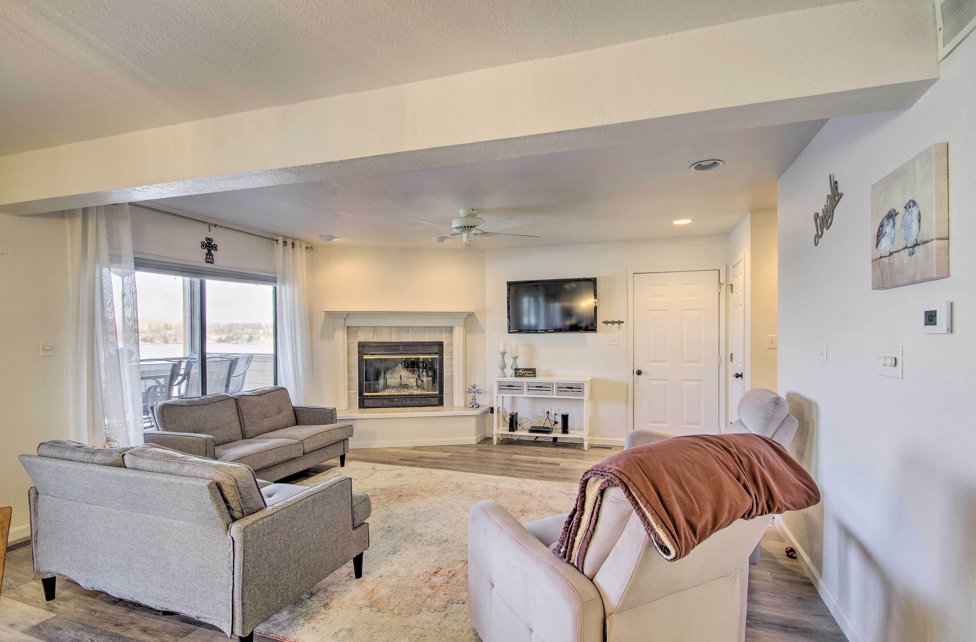 Lovely Lake Ozark Condo w/ Boat Slip & Lift!