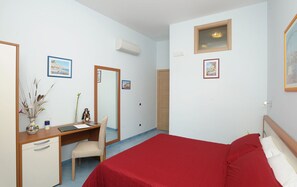 1 غرفة نوم وخزنة داخل الغرفة ومكتب وواي فاي مجانًا