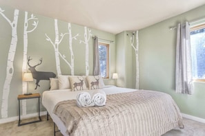 4 bedrooms, laptop workspace, iron/ironing board, bed sheets - 4bdhot Tubping Pong, Pool Table, Gymmnt Retreat (Cascade)