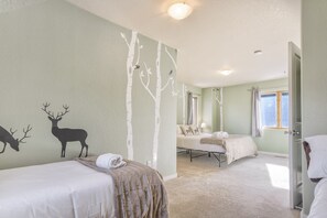 4 bedrooms, laptop workspace, iron/ironing board, bed sheets