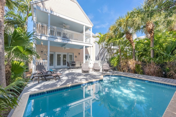 Relax in a lush environment and enjoy breezes.