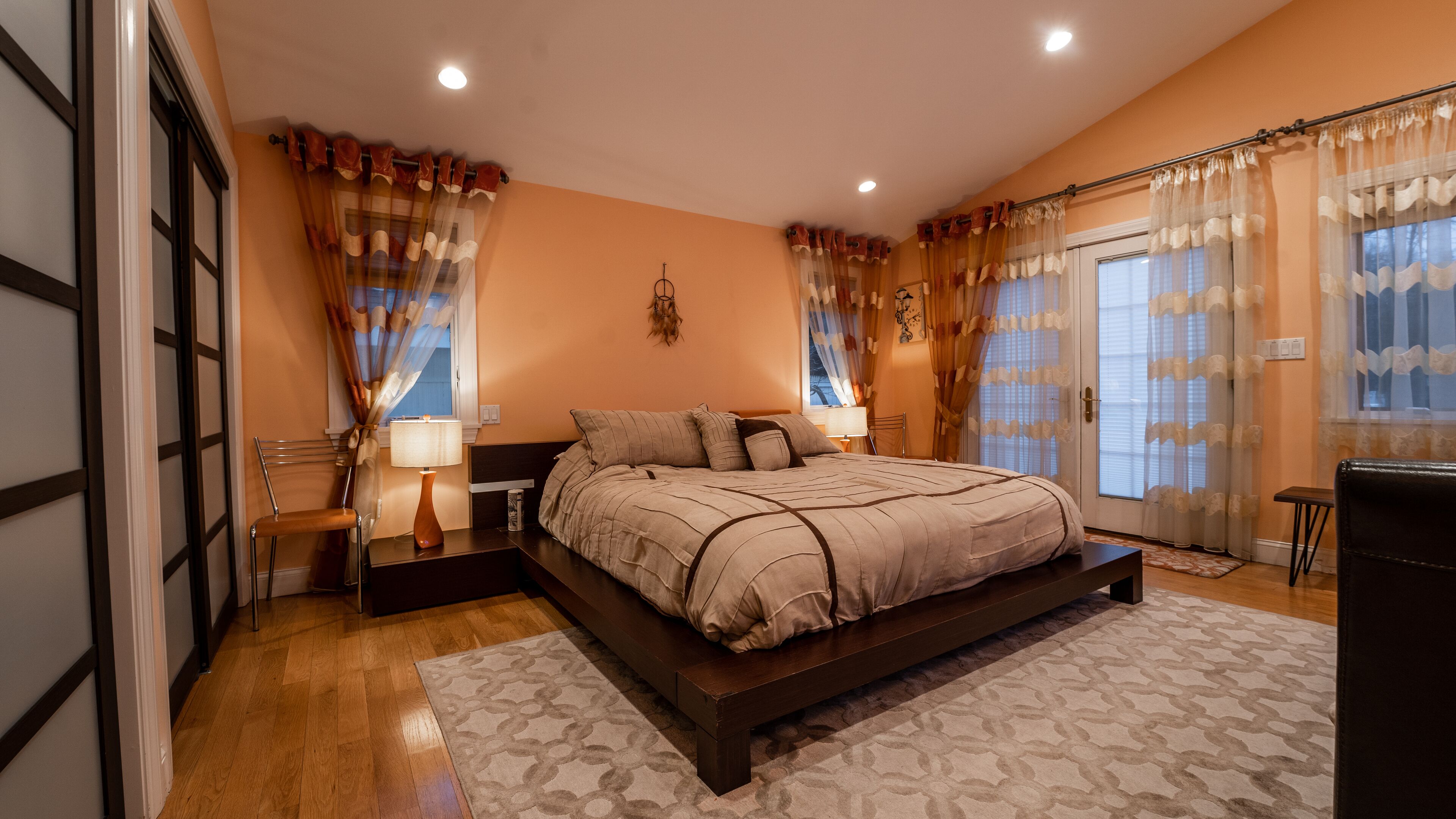 Dream Home Experience: pool, hot tub, sauna and more. Explore Boston in Style!