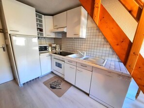 Fridge, microwave, oven, dishwasher - 10m from ski slopes, 2nd floor, balcony, tv, ski locker, 44m², Les Menuires (Les Menuires)