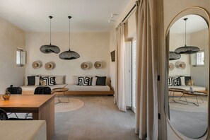 Executive Suite | Living area | TV - Ventus di Milo (Milos)