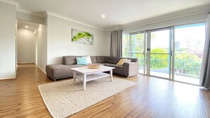 Smart TV - Pirralea Pde 9 - Affordable family fun at Nelson Bay, with a pool and walking distance to the beach (Nelson Bay)