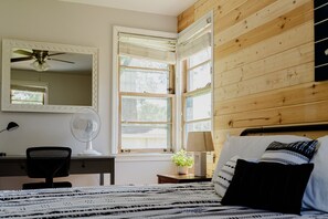 1 bedroom, desk, iron/ironing board, free WiFi