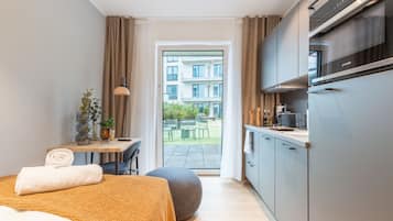 Einzelsuite mit Terrasse | Eigene Küche | Kühlschrank, Herdplatte, Espressomaschine, Wasserkocher