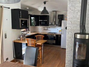 Fridge, microwave, oven, stovetop - VILLA GRISEOR (Porto-Vecchio)