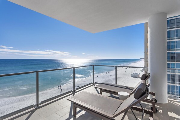 Property grounds - Book A Holiday Stay Today! Luxury Gulf Front Condo! Rooftop Pool! Unit 602! (Destin)