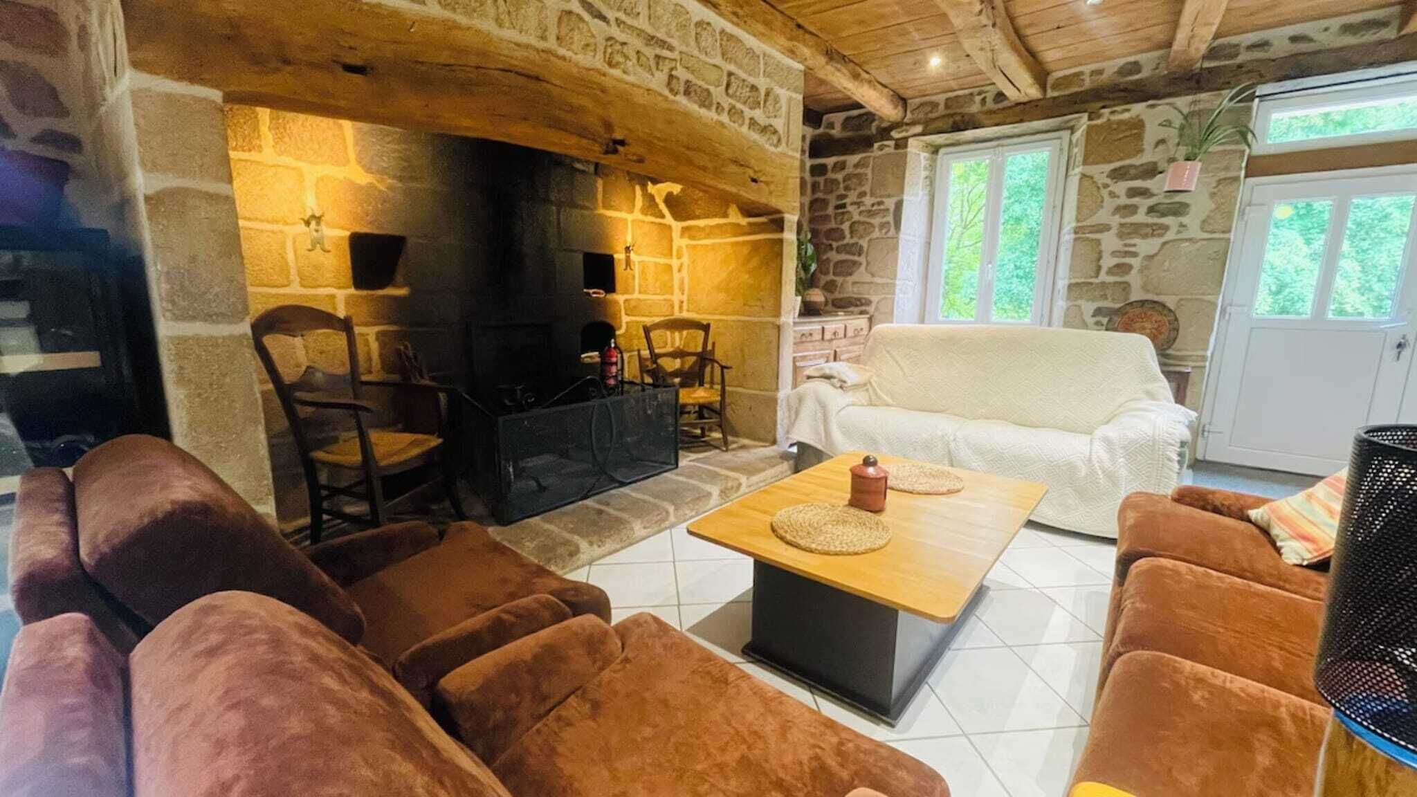 DVD-Player, Bücher, Stereoanlage