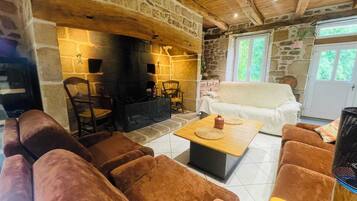 DVD-Player, Bücher, Stereoanlage