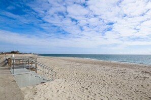 Beach nearby - Falmouth Heights Charmer By The Beach RPAM004 (Falmouth)