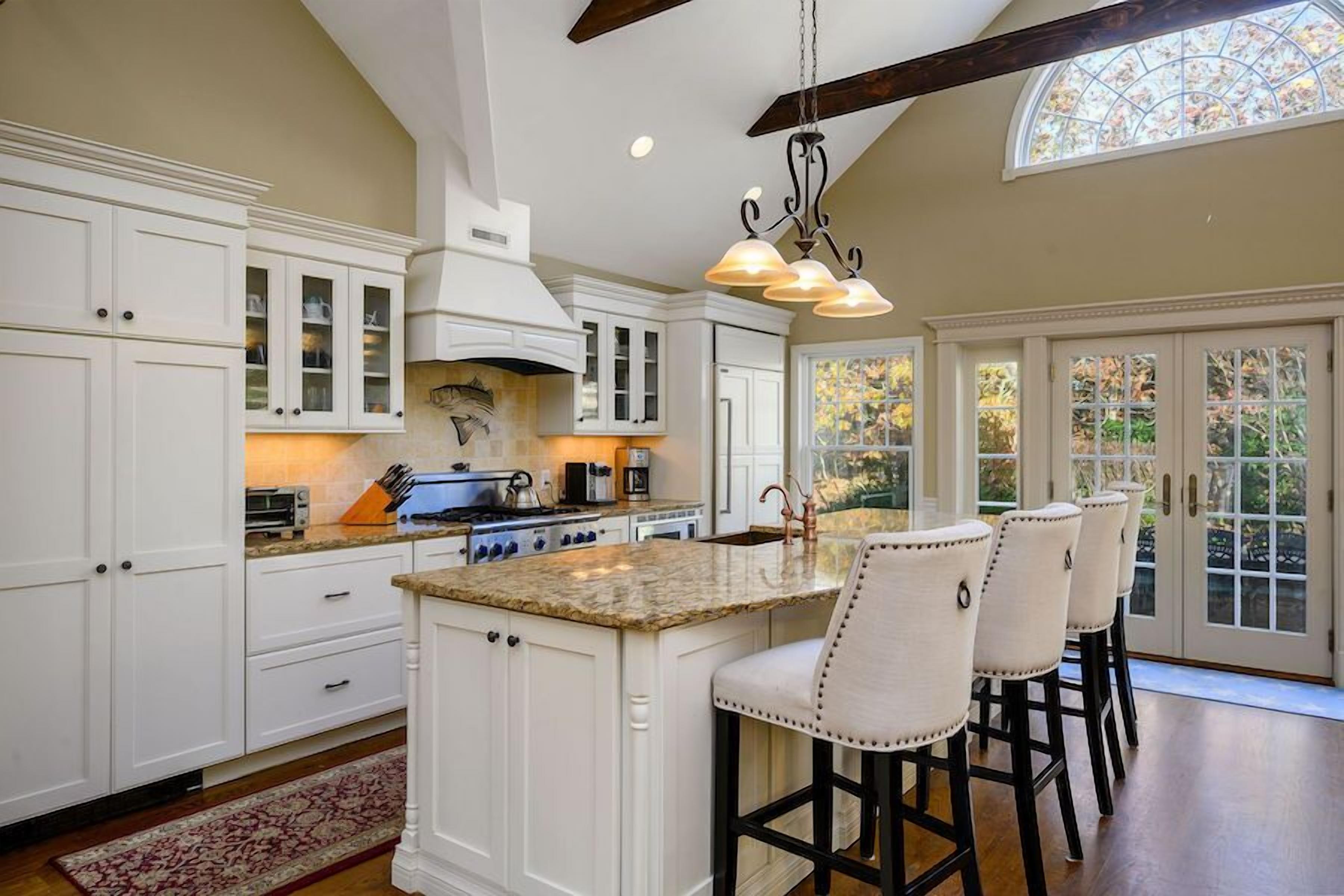 ثلاجة، ميكروويف، فرن، موقد طهي مسطح