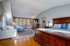 5 bedrooms, iron/ironing board, free WiFi, bed sheets