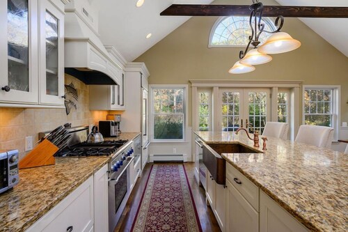 Large Chatham Rental w/ 5 Bedrooms w/ 5 Private Bathrooms RPAM007