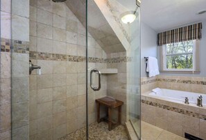 Combined shower/bathtub, towels - Large Chatham Rental w/ 5 Bedrooms w/ 5 Private Bathrooms RPAM007 (Chatham)