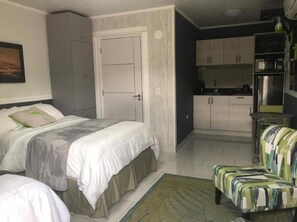 Schreibtisch, Bügeleisen/Bügelbrett, kostenloses WLAN, Bettwäsche