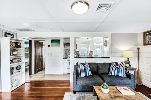 Seaview Ave Cottage w/ Central Air and Close to it All! RPAM009