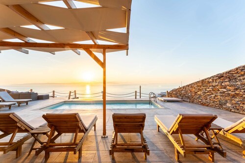 Live In Blue Azure Villa - Up to 12ppl