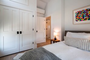 3 bedrooms, iron/ironing board, free WiFi, bed sheets - Exquisite 3 bedroom home in a great location! RPSH005 (Provincetown)