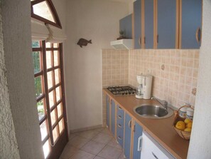 Apartamento (Apartments Paloc - Bungalow with Gard) | Cocina privada | Frigorífico