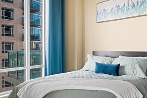 2 bedrooms, desk, iron/ironing board, free WiFi
