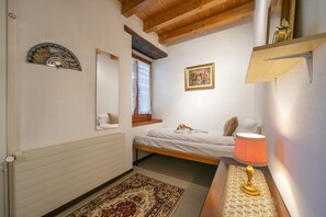 2 habitaciones y espacio para trabajar con laptop 