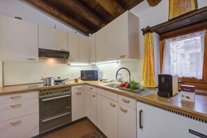 Fridge, microwave, oven, stovetop - Ca' Pinina (Lugano)