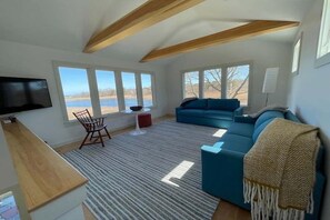 TV - Stunning Waterfront Brewster Rental Close to Beach RPAM019 (Brewster)