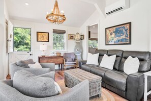 Smart TV - Time and Tide Cottage - A Barnstable Village Retreat RPAM020 (Barnstable)