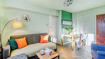 Apartamento (1 Bedroom) | Área de estar | TV