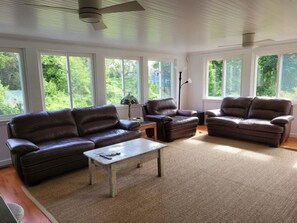 Smart TV, table tennis - Northside Off of Historic 6A Lovely pet friendly rental home RPMS069 (Barnstable)