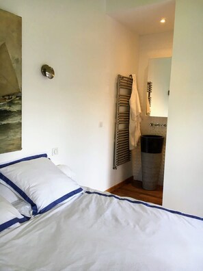 6 Schlafzimmer, Bügeleisen/Bügelbrett, kostenloses WLAN