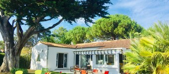 La Tanière, piscine et 300m de la mer