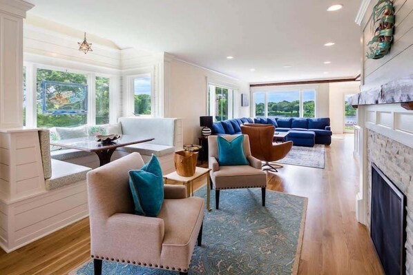 Fernseher, Tischtennisplatte