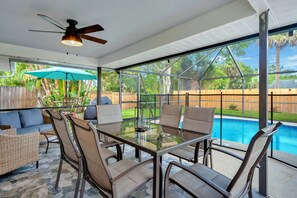 Outdoor dining - Exceptional Pool Home in Vero Beach (Vero Beach)