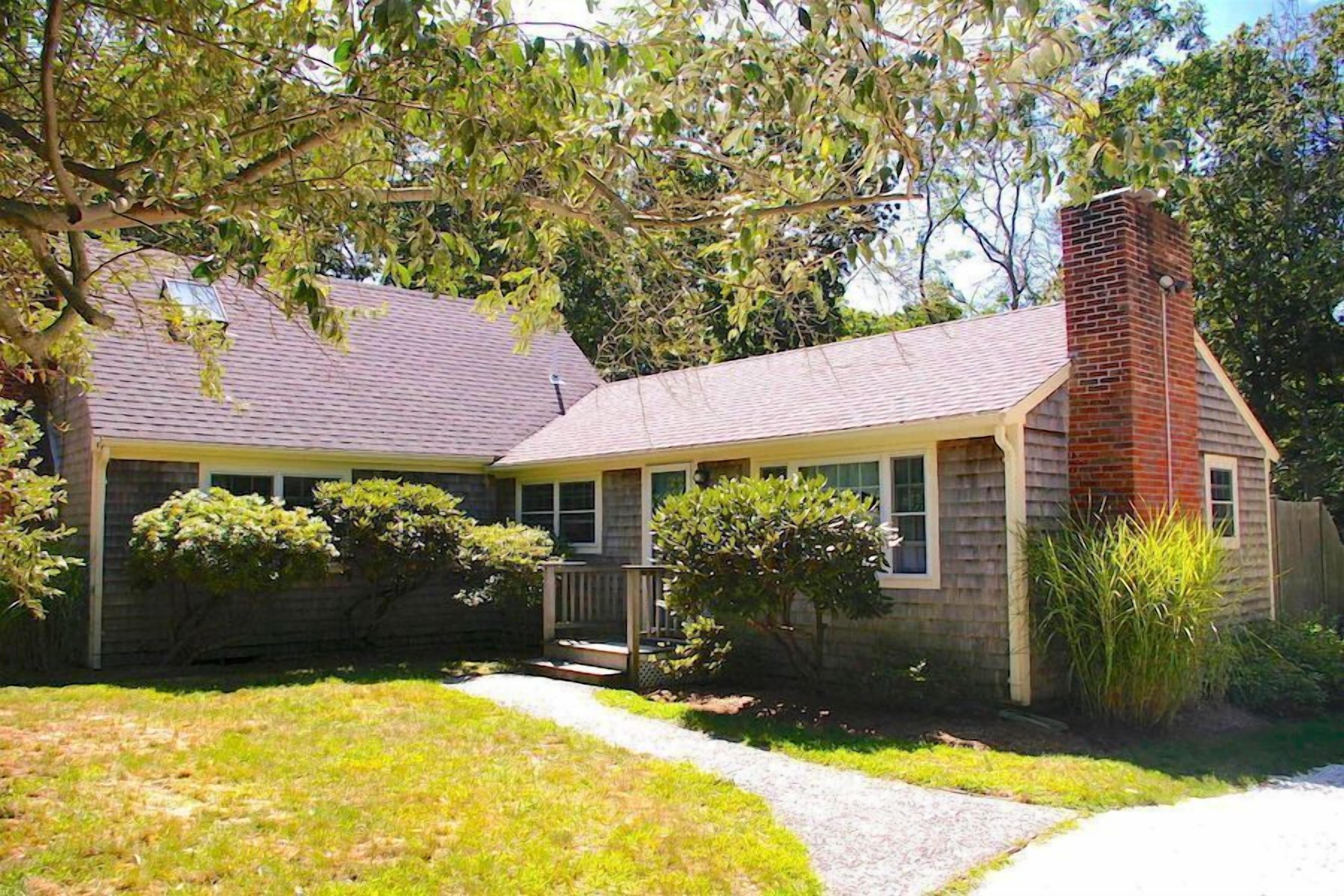 Charming Pet Friendly Rental Near Cook's Beach RPAM074