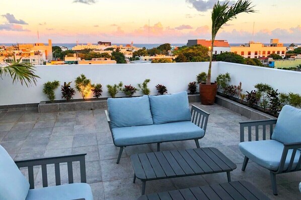 Terrace/patio - Walk to 5th Ave & Beach | Oceanview Rooftop Pool (Playa del Carmen)