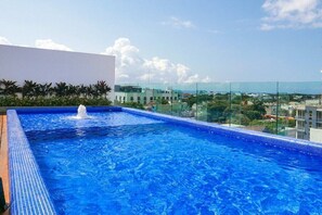 Outdoor pool - Walk to 5th Ave & Beach | Oceanview Rooftop Pool (Playa del Carmen)