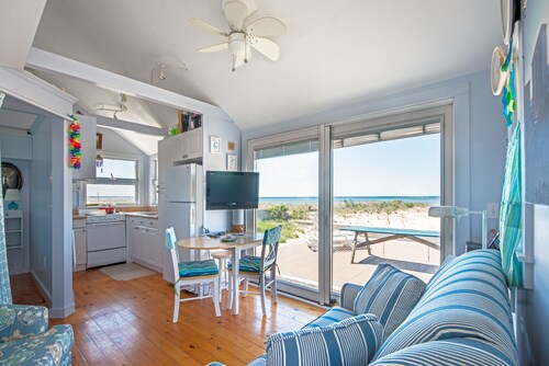 Beautiful 1 bedroom cottage on the beach! RPSH008