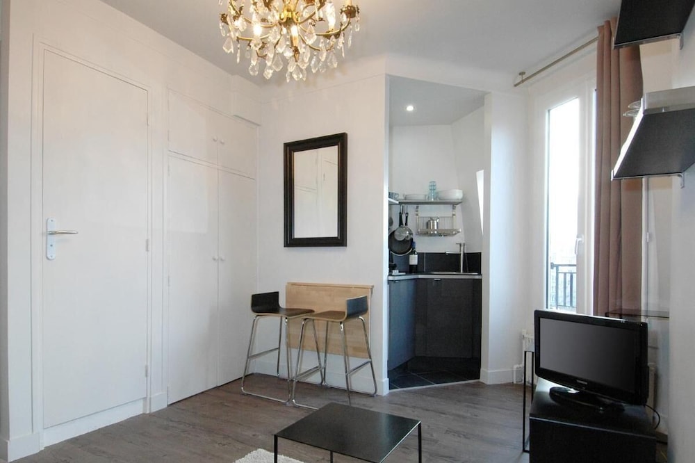 Appart'Tourisme 2 Paris Porte de Versailles / Charming comfortable apartment